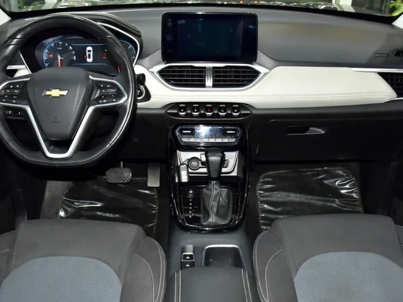 2023 Chevrolet Captiva Premier 1.5L turbocharged 4-cylinder Engine Grey Black Crossover
