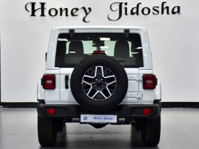 2024 Jeep Wrangler Sahara 2.0L Turbocharged Inline 4-cylinder Engine White Black SUV GCC
