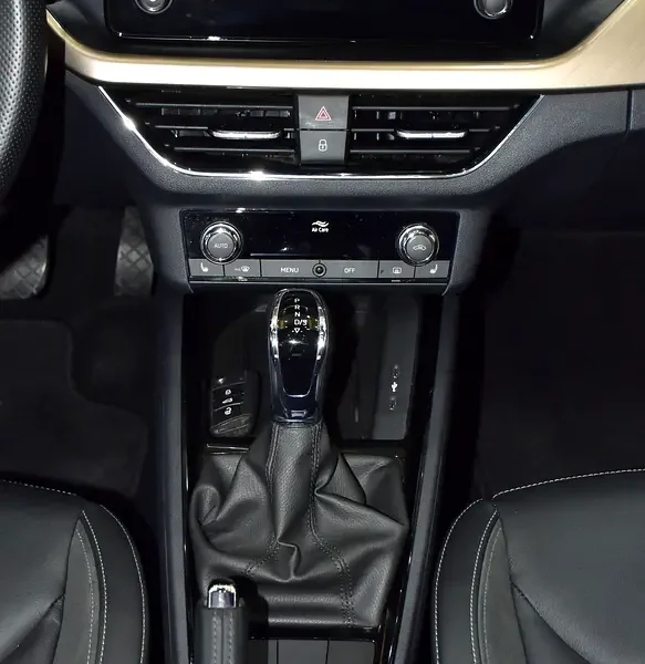 2023 Skoda Kamiq Ambition 1.6-litre 4-Cylinder Petrol Engine Black Crossover GCC Specs