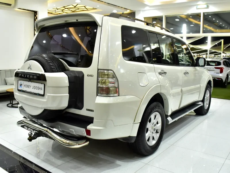 2012 Mitsubishi Pajero GLS 3.8 Litres V6 Petrol Engine White Black SUV GCC Specs