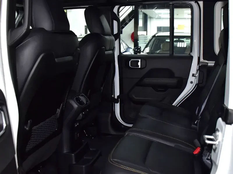 2024 Jeep Wrangler Sahara 2.0L Turbocharged Inline 4-cylinder Engine White Black SUV GCC