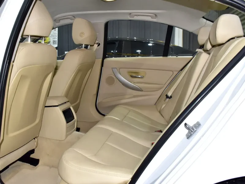 2016 BMW 3-Series 318i 1.5-liter Turbocharged 3-cylinder Engine White Beige Sedan GCC