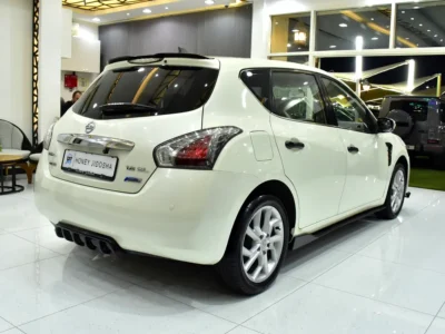 2016 Nissan Tiida SL Plus 1.8-liter 4-cylinder Petrol Engine White Beige Hatchback GCC Specs