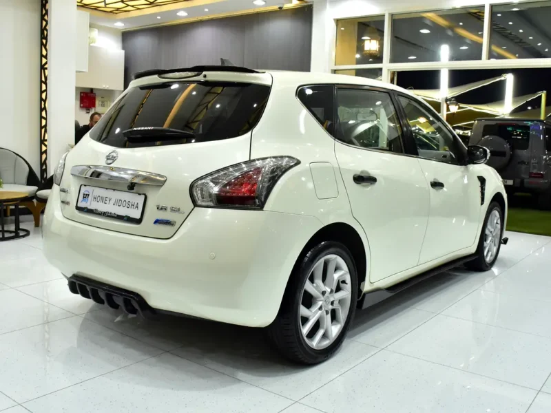 2016 Nissan Tiida SL Plus 1.8-liter 4-cylinder Petrol Engine White Beige Hatchback GCC Specs