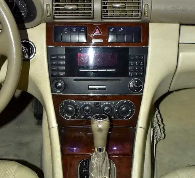 2007 Mercedes-Benz C-Class C180 Kompressor 1.8L Supercharged 4-Cylinder Petrol Black Beige Sedan