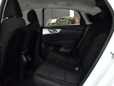 2022 Kia Cerato EX 1.6 Litres 4-cylinder Petrol Engine White Black Sedan GCC Specs