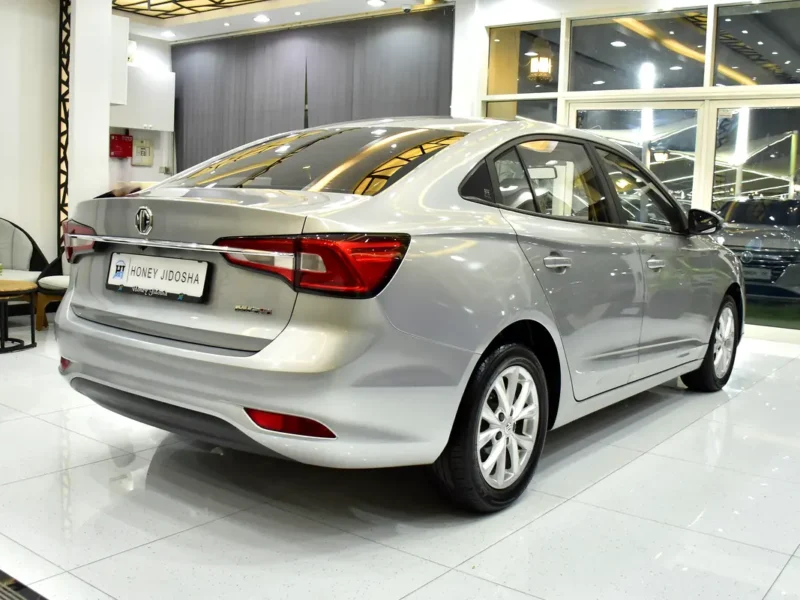 2022 MG MG5 Comfort 1.5L Naturally Aspirated 4-Cylinder Engine Silver Beige Sedan GCC Specs