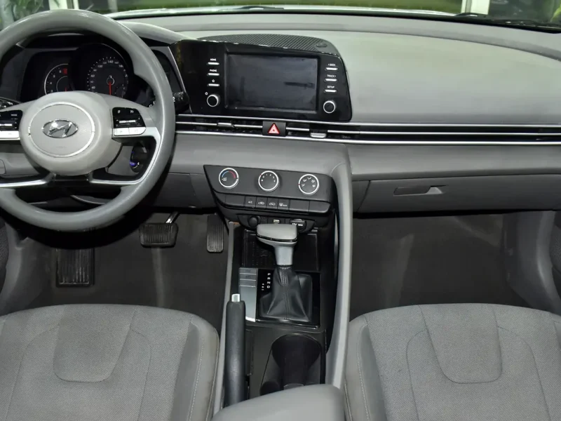 2022 Hyundai Elantra Comfort 1.6-litre MPI 4-cylinder Petrol Engine White Grey Sedan GCC Specs