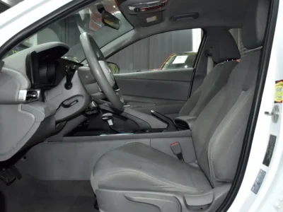 2022 Hyundai Elantra Comfort 1.6-litre MPI 4-cylinder Petrol Engine White Grey Sedan GCC Specs