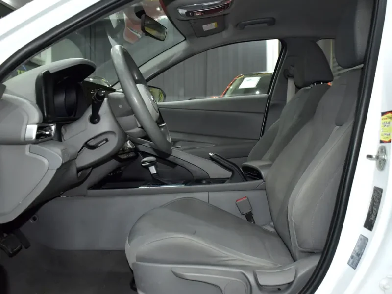 2022 Hyundai Elantra Comfort 1.6-litre MPI 4-cylinder Petrol Engine White Grey Sedan GCC Specs