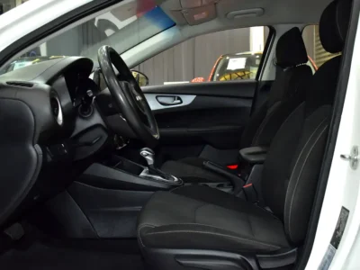 2022 Kia Cerato EX 1.6 Litres 4-cylinder Petrol Engine White Black Sedan GCC Specs