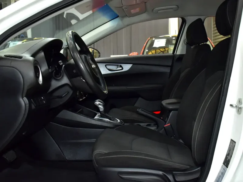 2022 Kia Cerato EX 1.6 Litres 4-cylinder Petrol Engine White Black Sedan GCC Specs