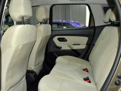 2020 Renault Duster 1.6-litre 4-cylinder Petrol Engine Brown Beige Crossover GCC Specs