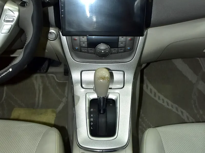2016 Nissan Tiida SL Plus 1.8-liter 4-cylinder Petrol Engine White Beige Hatchback GCC Specs