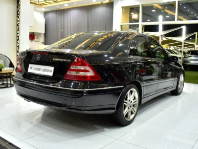 2007 Mercedes-Benz C-Class C180 Kompressor 1.8L Supercharged 4-Cylinder Petrol Black Beige Sedan