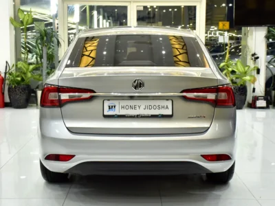 2022 MG MG5 Comfort 1.5L Naturally Aspirated 4-Cylinder Engine Silver Beige Sedan GCC Specs