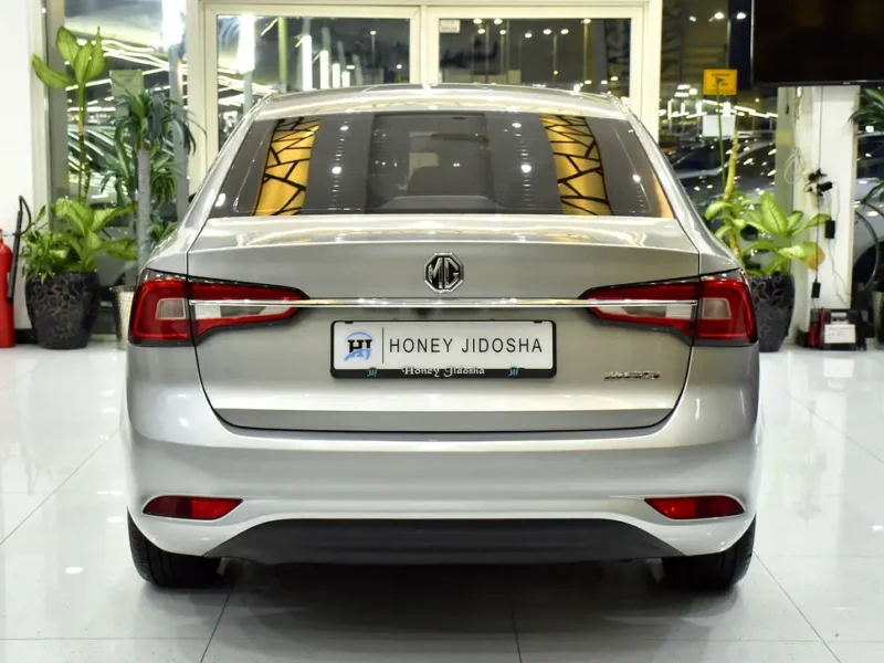 2022 MG MG5 Comfort 1.5L Naturally Aspirated 4-Cylinder Engine Silver Beige Sedan GCC Specs