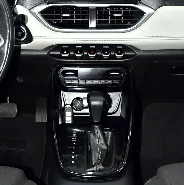 2023 Chevrolet Captiva Premier 1.5L turbocharged 4-Cylinder Engine White Black SUV GCC Specs