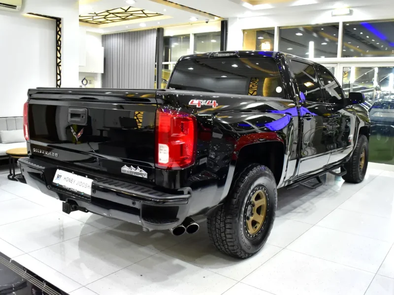 2017 Chevrolet Silverado 1500 High Country 5.3L EcoTec3 V8 Engine Black Brown Pickup Truck