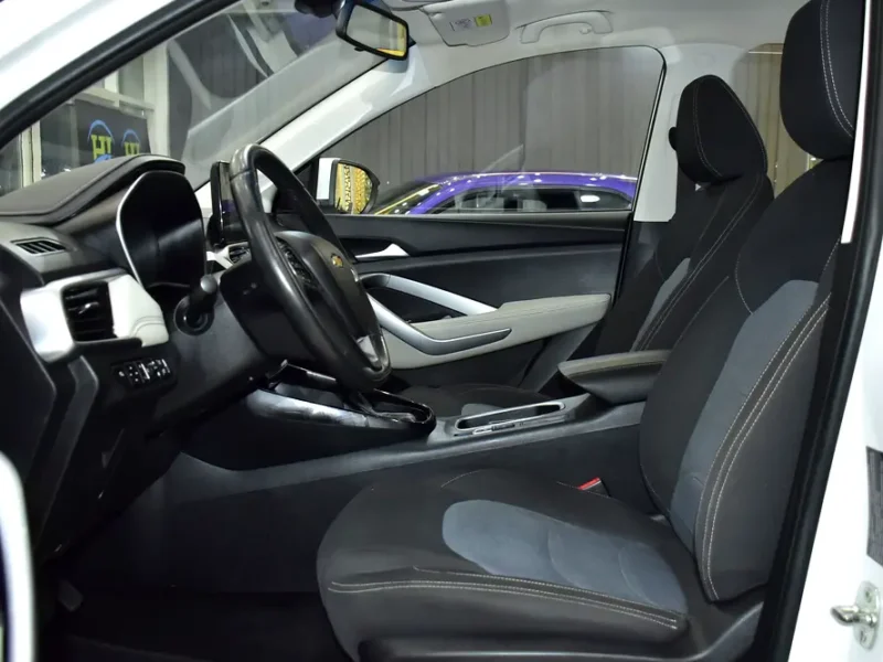 2023 Chevrolet Captiva Premier 1.5L turbocharged 4-Cylinder Engine White Black SUV GCC Specs