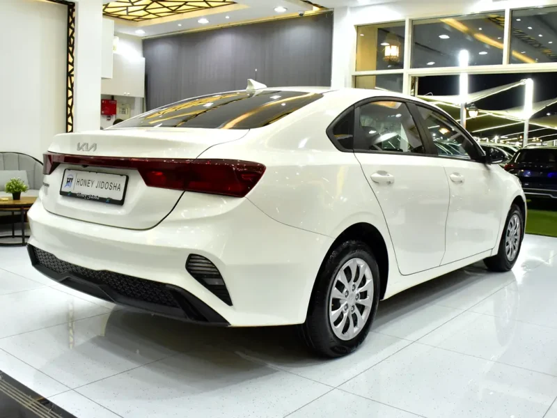 2022 Kia Cerato EX 1.6 Litres 4-cylinder Petrol Engine White Black Sedan GCC Specs