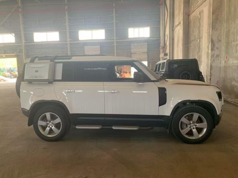 2024 Land Rover Defender P110- D300 3.0L Inline-6 Twin Turbo Diesel White Black SUV GCC
