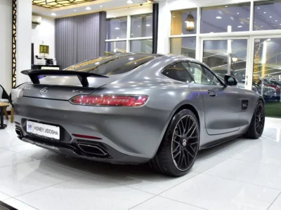 2016 Mercedes-Benz AMG GT S 4.0-liter Twin-Turbocharged V8 Engine Grey Black Sports Car