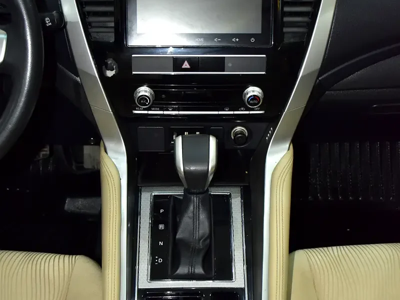 2021 Mitsubishi Montero Sport GLS 2WD 3.0-liter V6 Petrol Engine Black beige SUV GCC Specs