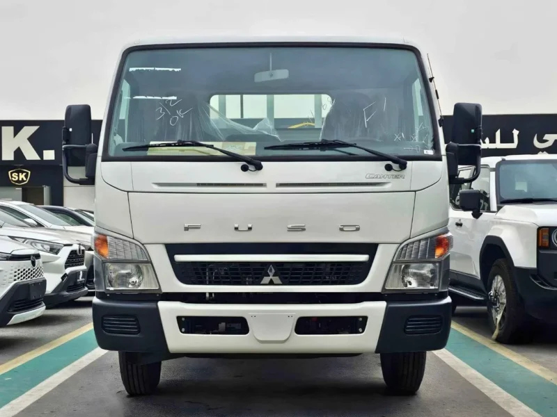 2025 Mitsubishi Fuso Canter CARGO 4.2 Litres DIESEL V6 Engine M/T White Black Truck GCC
