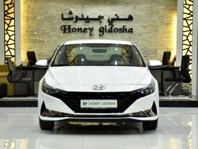 2022 Hyundai Elantra Comfort 1.6-litre MPI 4-cylinder Petrol Engine White Grey Sedan GCC Specs