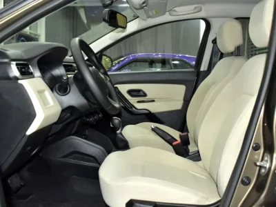 2020 Renault Duster 1.6-litre 4-cylinder Petrol Engine Brown Beige Crossover GCC Specs