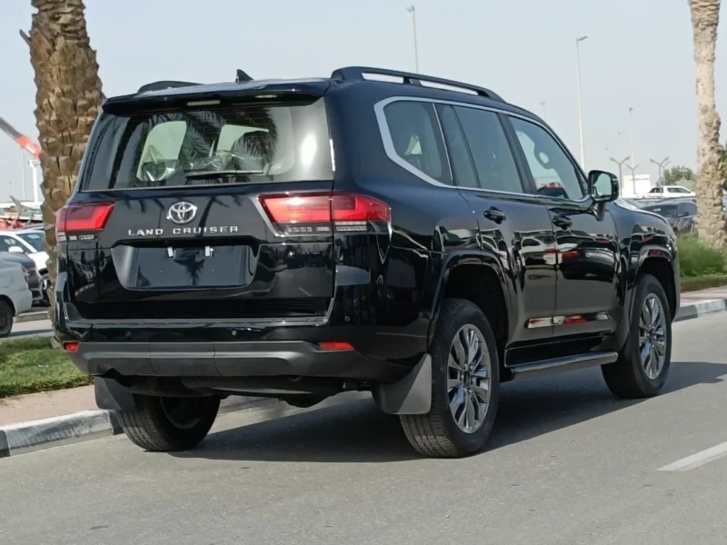 2022 Toyota Land Cruiser VX 3.3 Litres V6 Diesel Engine Black SUV GCC Specs Automatic
