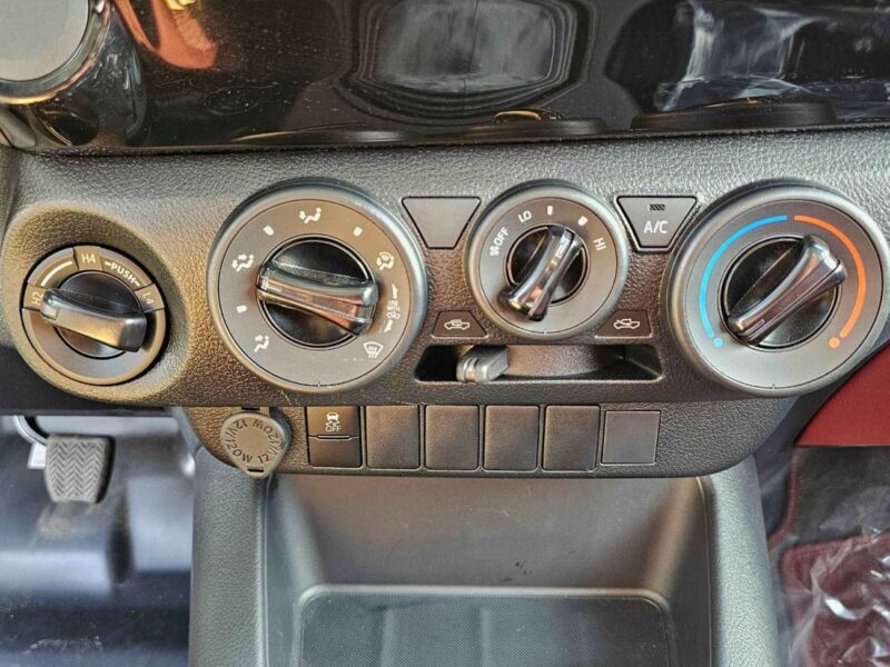 2026 Toyota Hilux SINGLE CABIN 2.4L 4 Cylinder DIESEL Engine M/T White Red Pickup Truck GCC