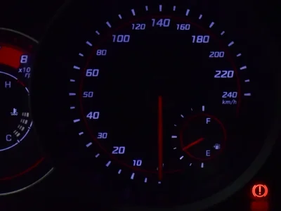 2022 Hyundai Elantra Comfort 1.6-litre MPI 4-cylinder Petrol Engine White Grey Sedan GCC Specs