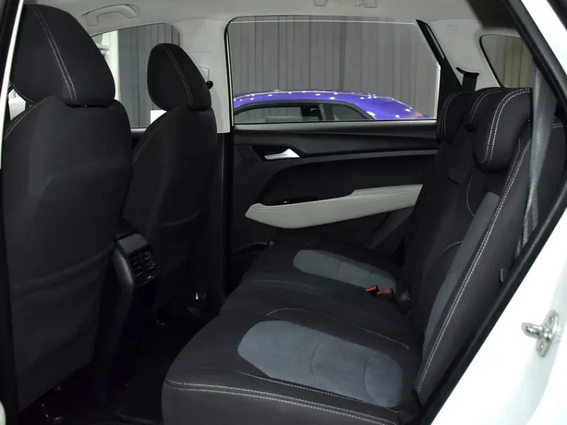 2023 Chevrolet Captiva Premier 1.5L turbocharged 4-Cylinder Engine White Black SUV GCC Specs