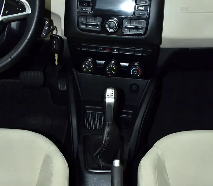 2020 Renault Duster 1.6-litre 4-cylinder Petrol Engine Brown Beige Crossover GCC Specs