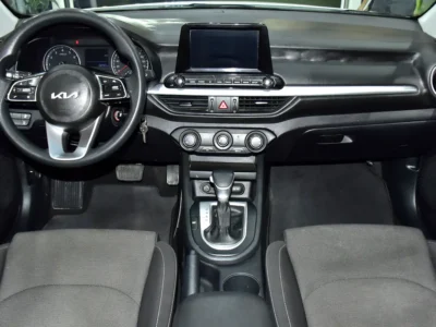 2022 Kia Cerato EX 1.6 Litres 4-cylinder Petrol Engine White Black Sedan GCC Specs