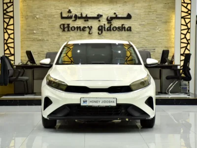 2022 Kia Cerato EX 1.6 Litres 4-cylinder Petrol Engine White Black Sedan GCC Specs