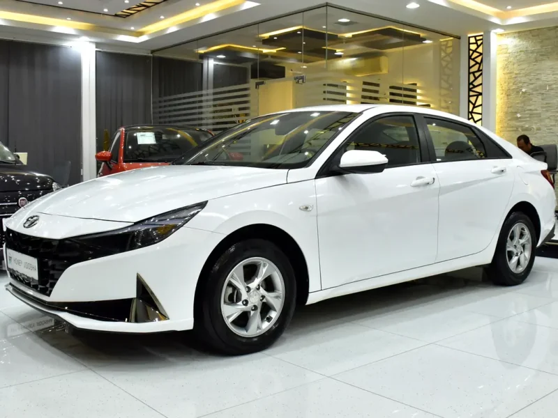 2022 Hyundai Elantra Comfort 1.6-litre MPI 4-cylinder Petrol Engine White Grey Sedan GCC Specs