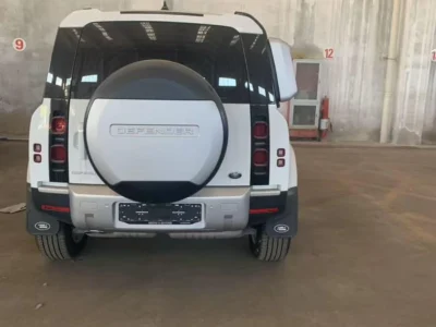 2024 Land Rover Defender P110- D300 3.0L Inline-6 Twin Turbo Diesel White Black SUV GCC