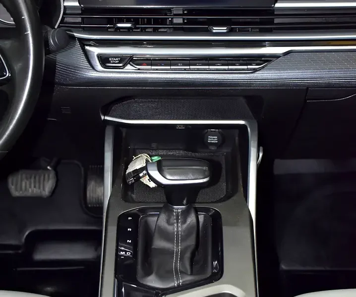 2024 Geely Emgrand GS 1.5-liter Naturally Aspirated 4-cylinder Engine Gold Beige Sedan GCC