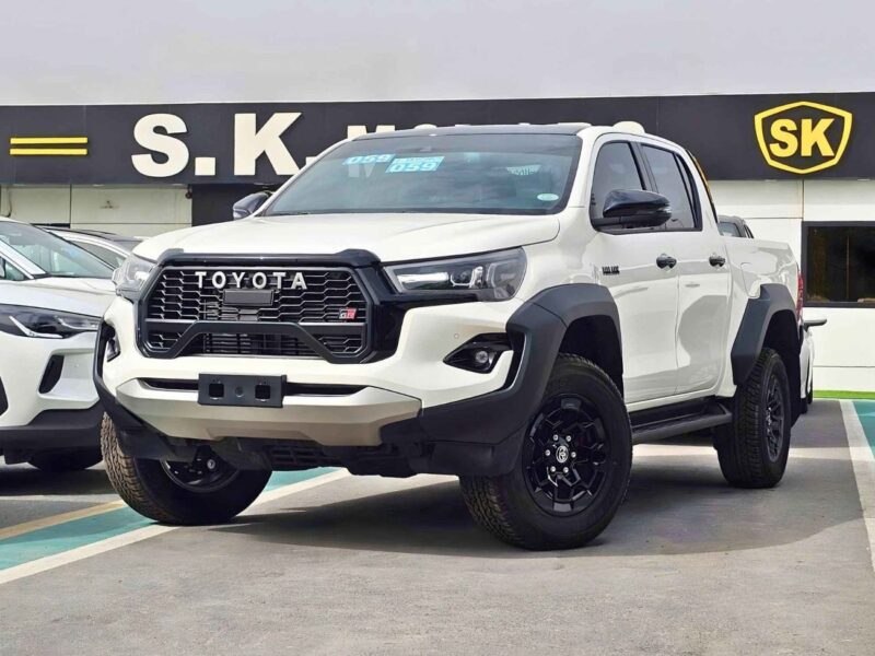 2025 Toyota Hilux GR SPORT DOUBLE CABIN 2.8L DIESEL V4 Engine White Black Pickup Truck