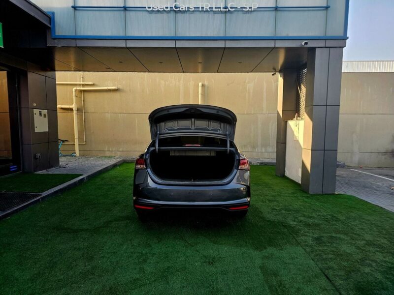 2021 Hyundai Accent 1.6 litres V4 Petrol Engine Grey Beige Sedan GCC Specs SINGLE OWNER