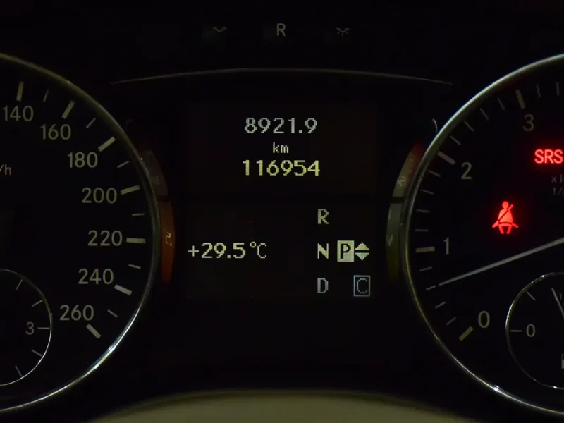 2009 Mercedes-Benz R-Class R 350 4MATIC 3.5-liter V6 Petrol Engine White Beige Wagon GCC