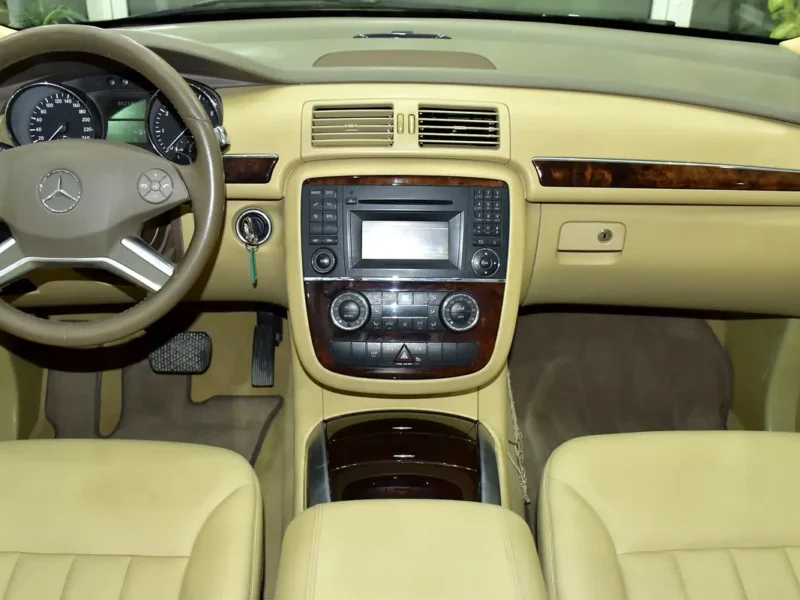 2009 Mercedes-Benz R-Class R 350 4MATIC 3.5-liter V6 Petrol Engine White Beige Wagon GCC