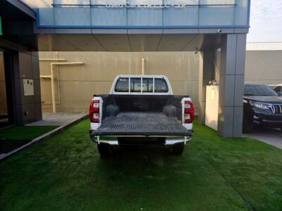 2021 Toyota Hilux 2.7 Liters 4 Cylinder Petrol Engine White Red Pickup Truck GCC Specs
