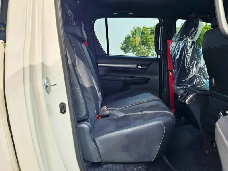 2025 Toyota Hilux GR SPORT DOUBLE CABIN 2.8L DIESEL V4 Engine White Black Pickup Truck