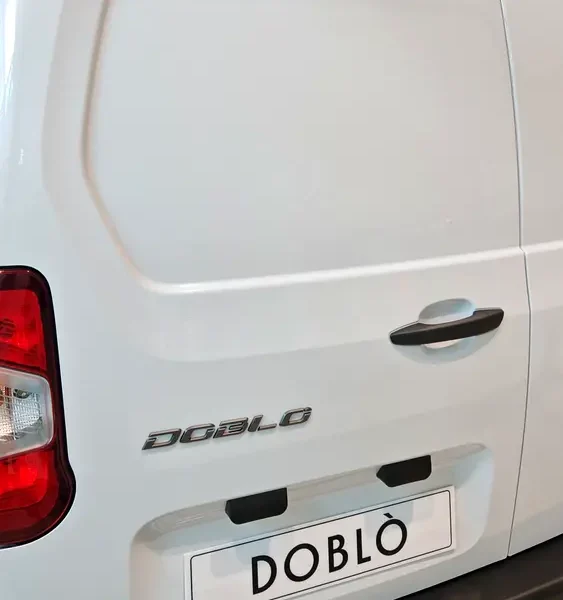 2025 Peugeot Partner Van Short Body 1.5-liter BlueHDi Diesel Engine White Black Van GCC Specs