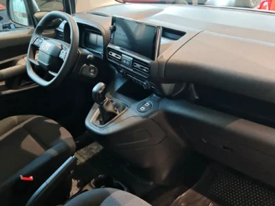 2025 Peugeot Partner Van Short Body 1.5-liter BlueHDi Diesel Engine White Black Van GCC Specs