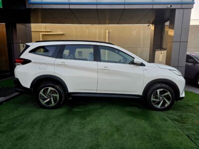 2022 Toyota Rush EX 1.5 Litres 4 Cylinders Petrol Engine White Black SUV GCC Specs